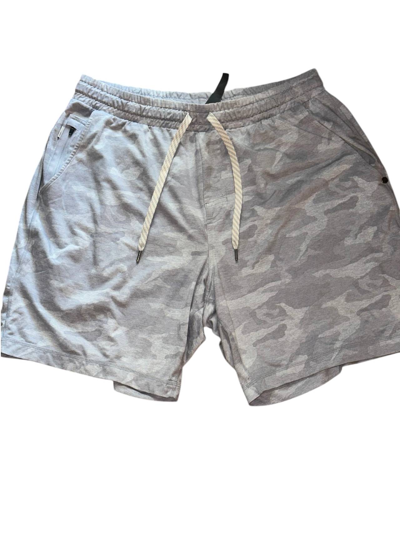 Vuori Kore Short Grey Camo Men’s Size Large
