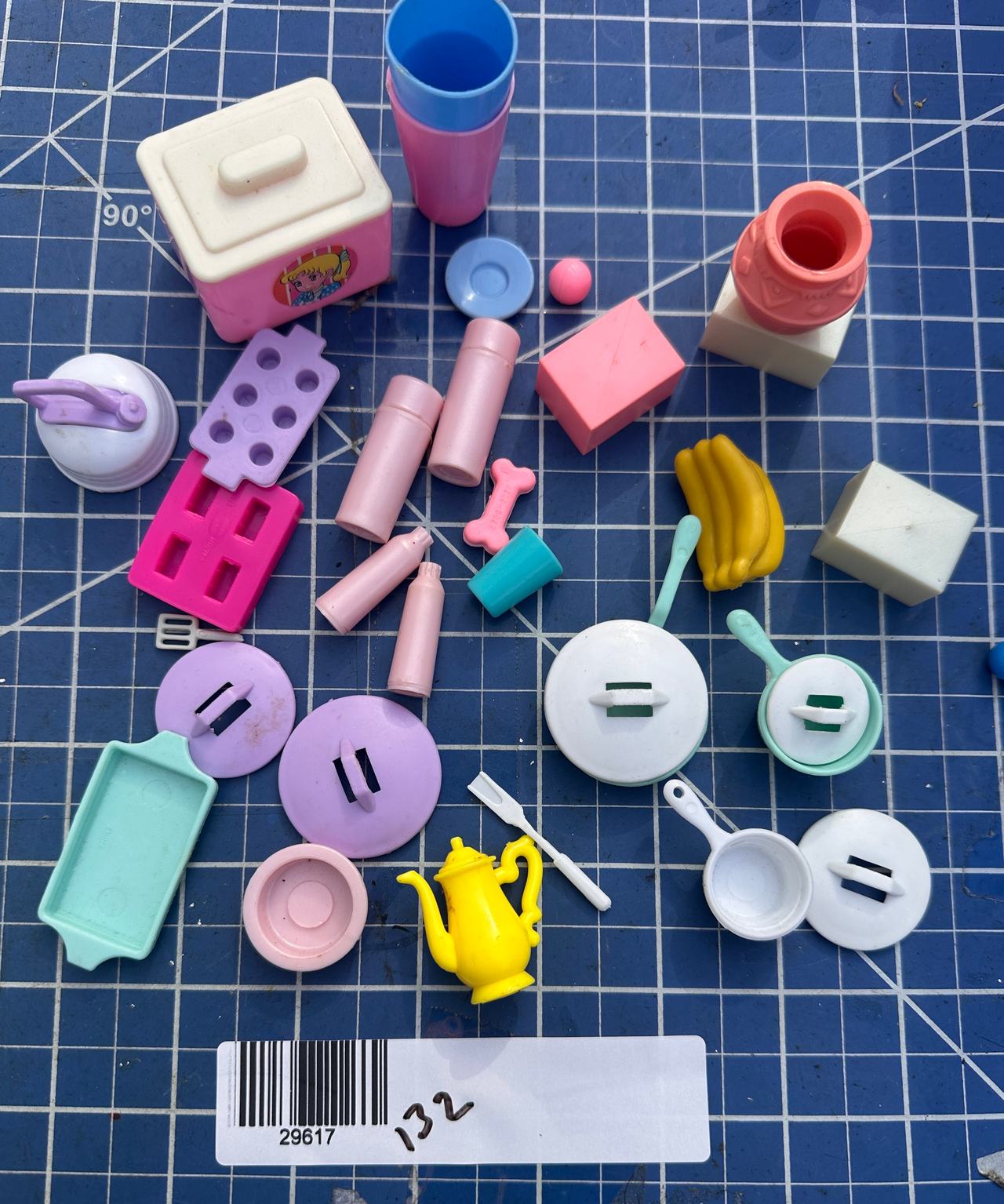 Barbie dishes, kitchens accessories vintage bundle 132-17