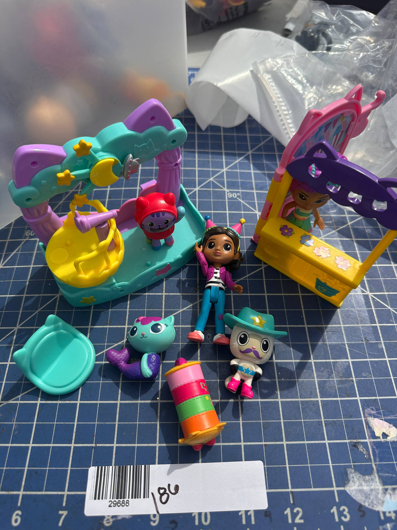 Gabby's Dollhouse Figures and Playset Lot. 185-88