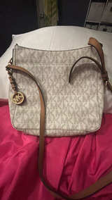 Michael Kors Jet Set Travel Large Messenger Bag - Image 3
