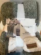 Koolaburra by UGG Wiona Melange Sherpa Throw - Image 2