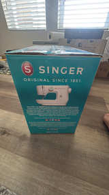 Singer M1500 Sewing Machine - Image 3
