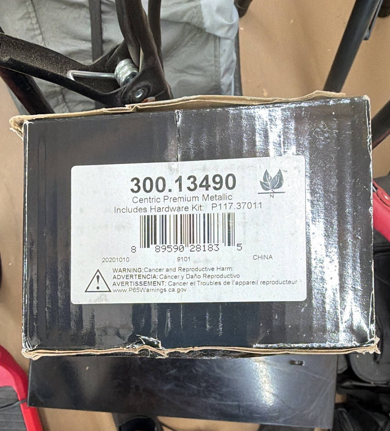Centric Premium Metallic Brake Pads with Hardware Kit Porsche cayenne panamera