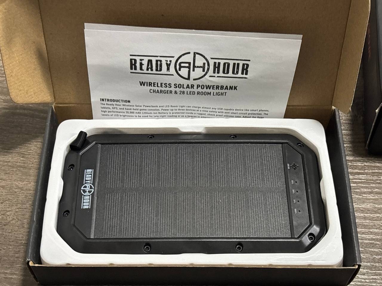 Ready Hour Wireless Solar Powerbank Charger & 28 LED Room Light
