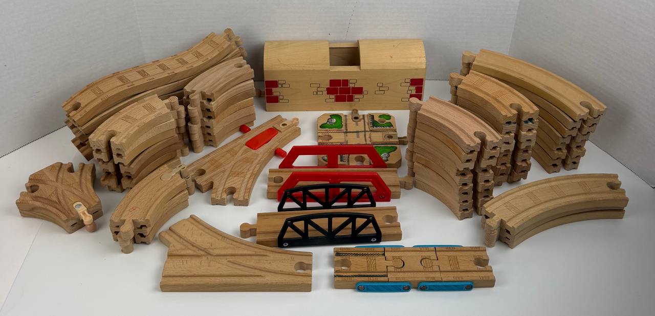 60 Thomas The Train Wooden Railway Track Expansion Lot