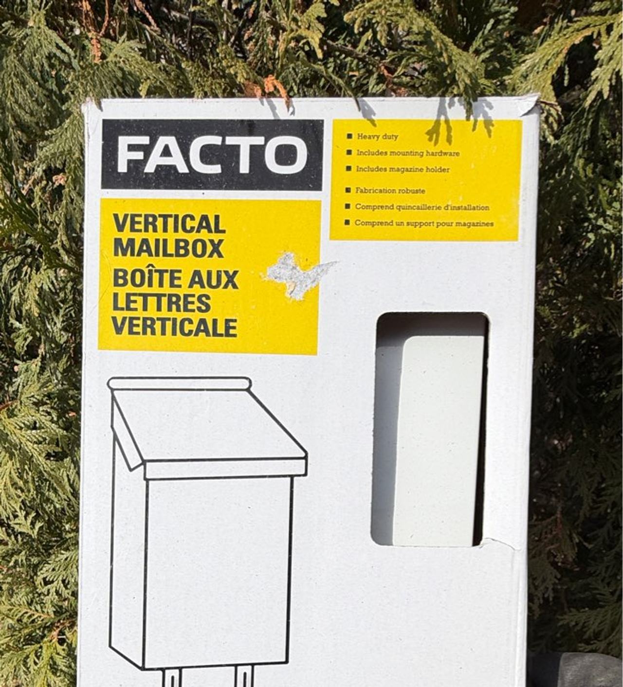 Facto Vertical Mailbox with Magazine Holder