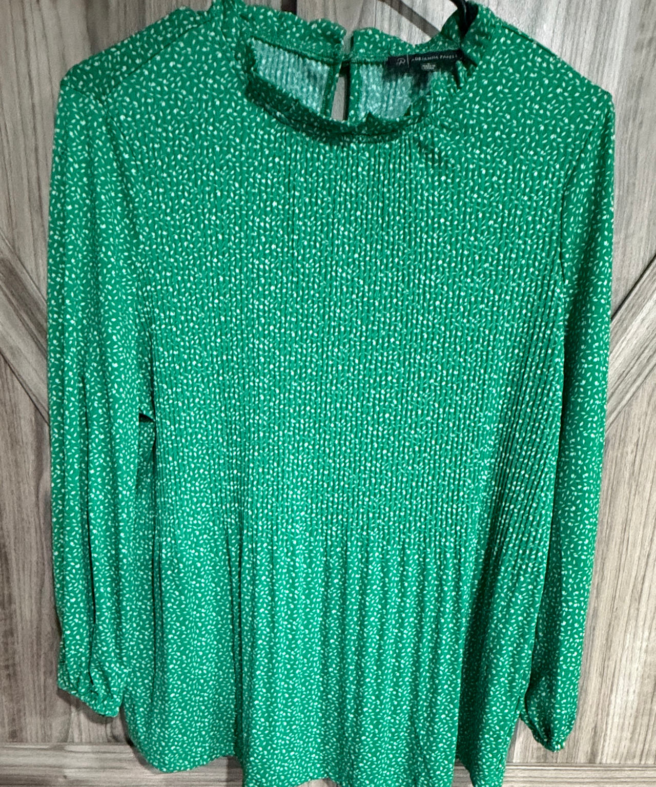 Adrianna Papel Green Pleated Dotted Blouse size small shirt business casual