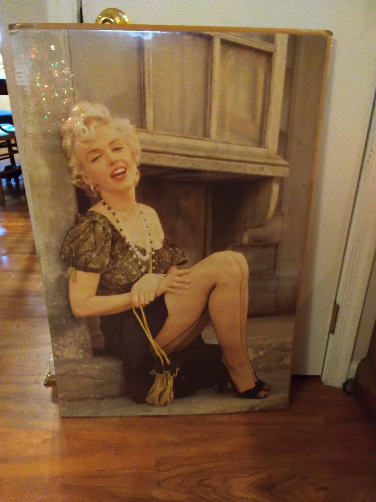 Marilyn Monroe Sitting on Steps Wood Wall Art