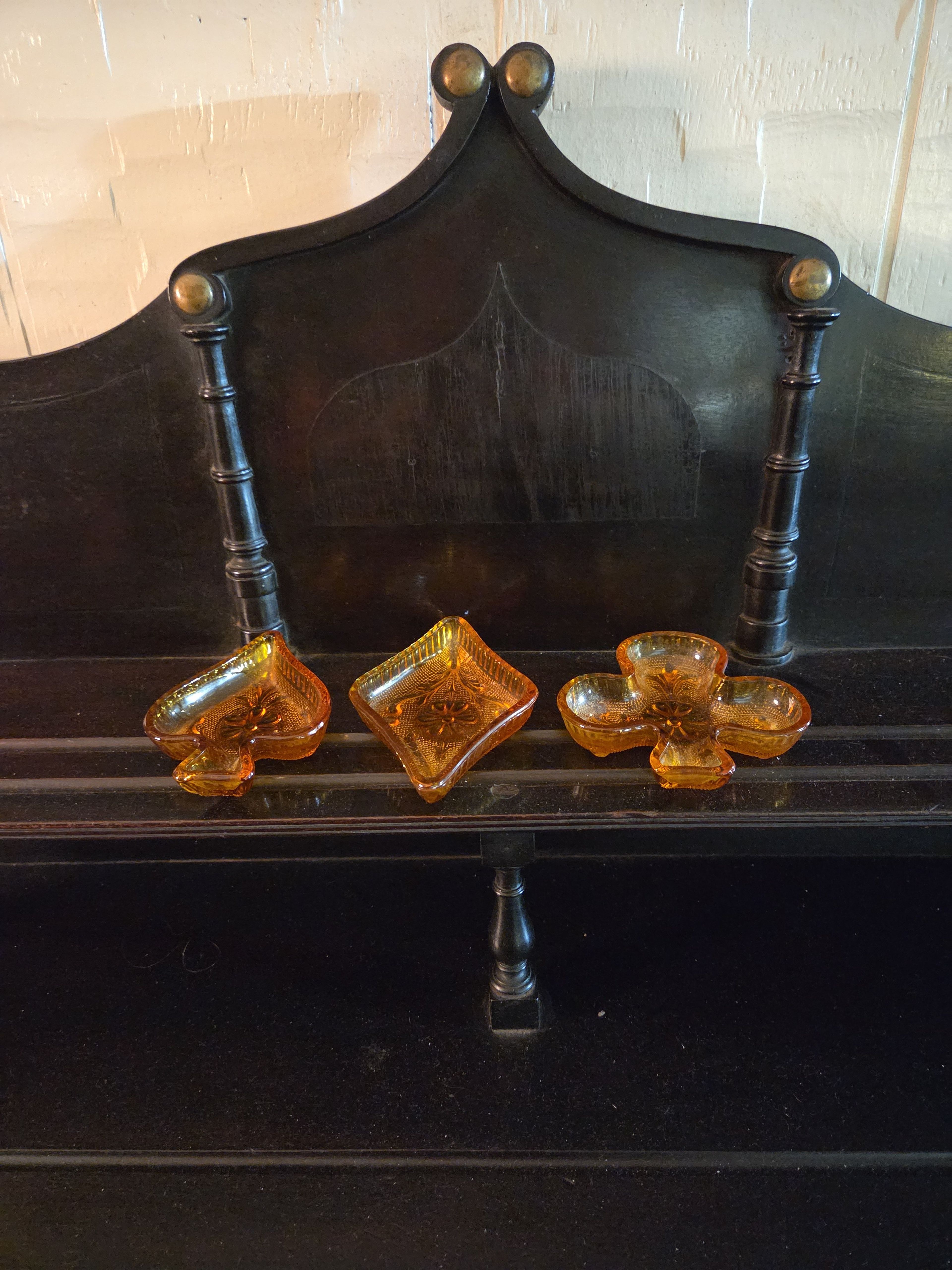 Tiara Exclusives Amber Glass Card Suit Dishes