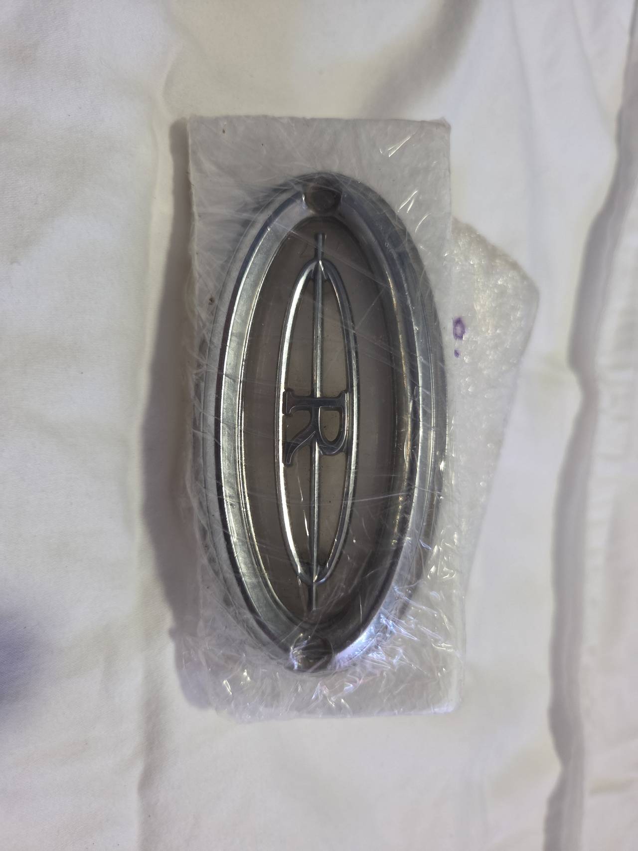 Buick Riviera 'R' Emblem