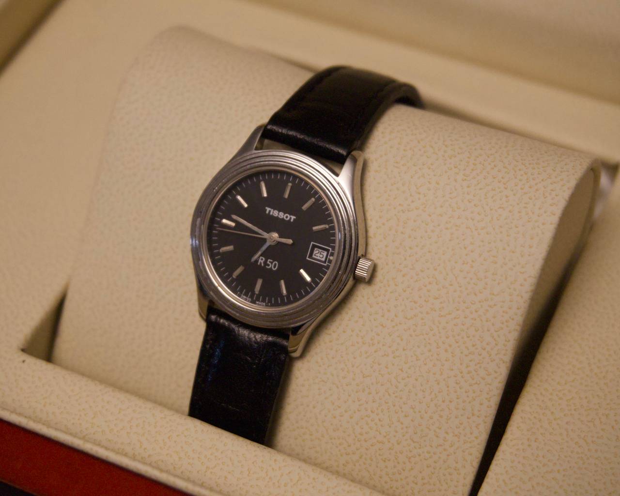 Tissot PR 50 Ladies Quartz – Black Dial, Sapphire Crystal, Classic 25 mm