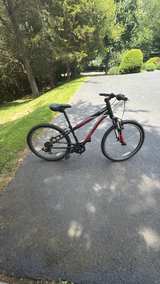 Specialized Hotrock 24 Kids' Mountain Bike - Image 3