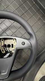 Tesla Model S Plaid Yoke Steering Wheel - Image 4
