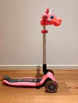 Globber Primo 3-Wheel Scooter with Unicorn Accessory - Image 5