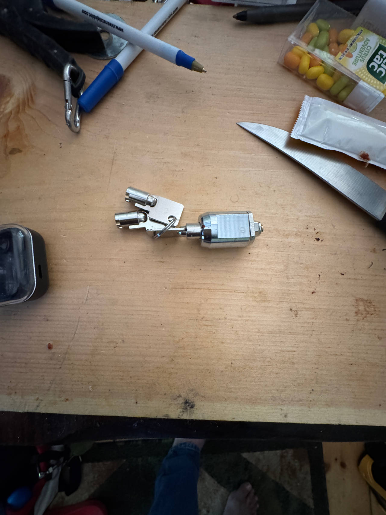 Cylinder lock and keys