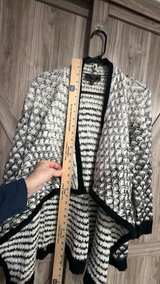 Small Black and white Ombré Romeo & Juliet Couture Textured Knit Cardigan - Image 5