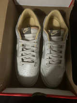 NIKE DUNK LOW RETRO LIGHT BONE/COCONUT MILK OS CLAIR/LAIT DE COCO - Image 1