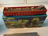 Athearn HO Scale Burlington CB&Q Gondola with Cover 83116 - Image 2