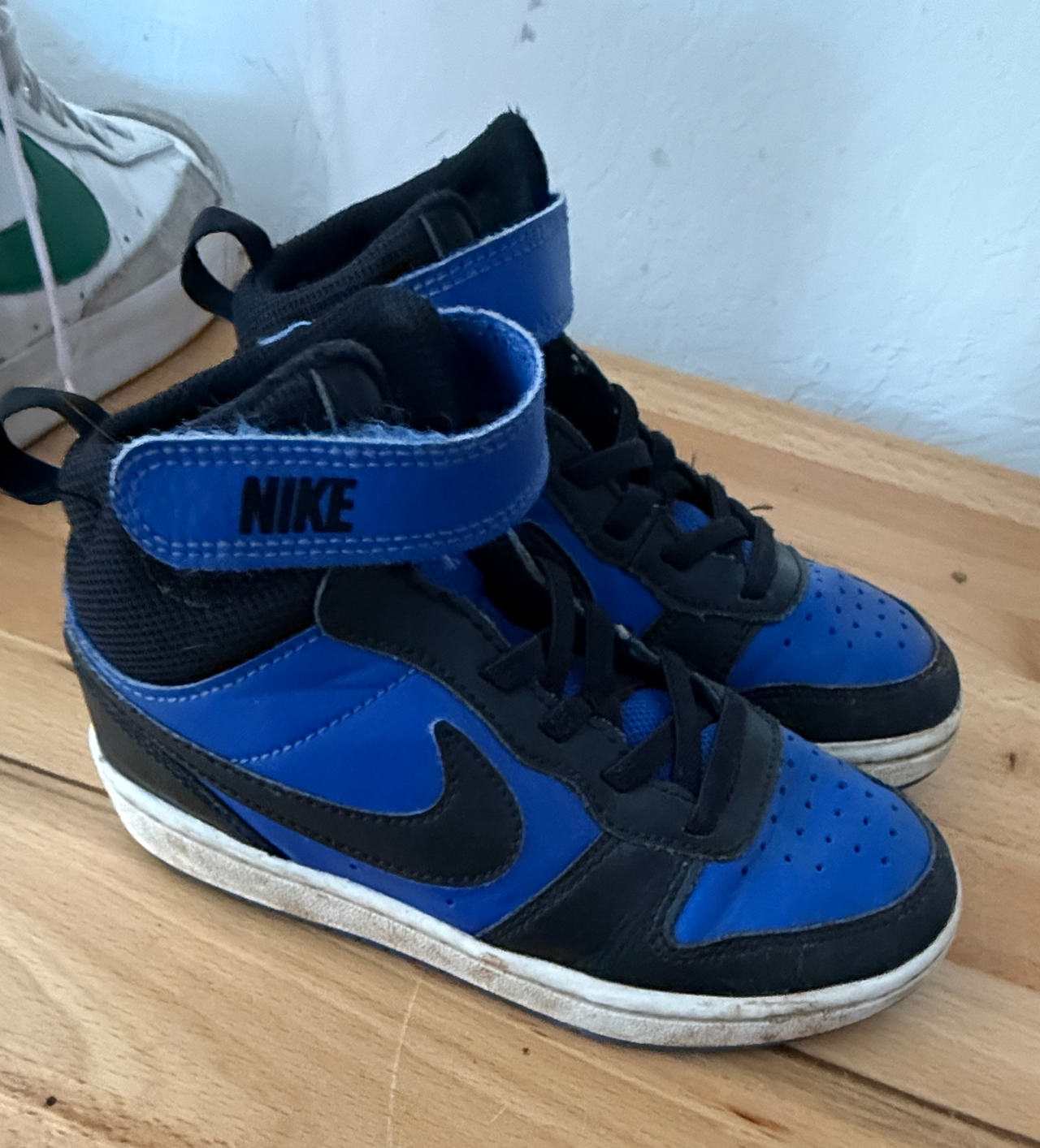 Nike Court Borough Mid Kids Sneaker