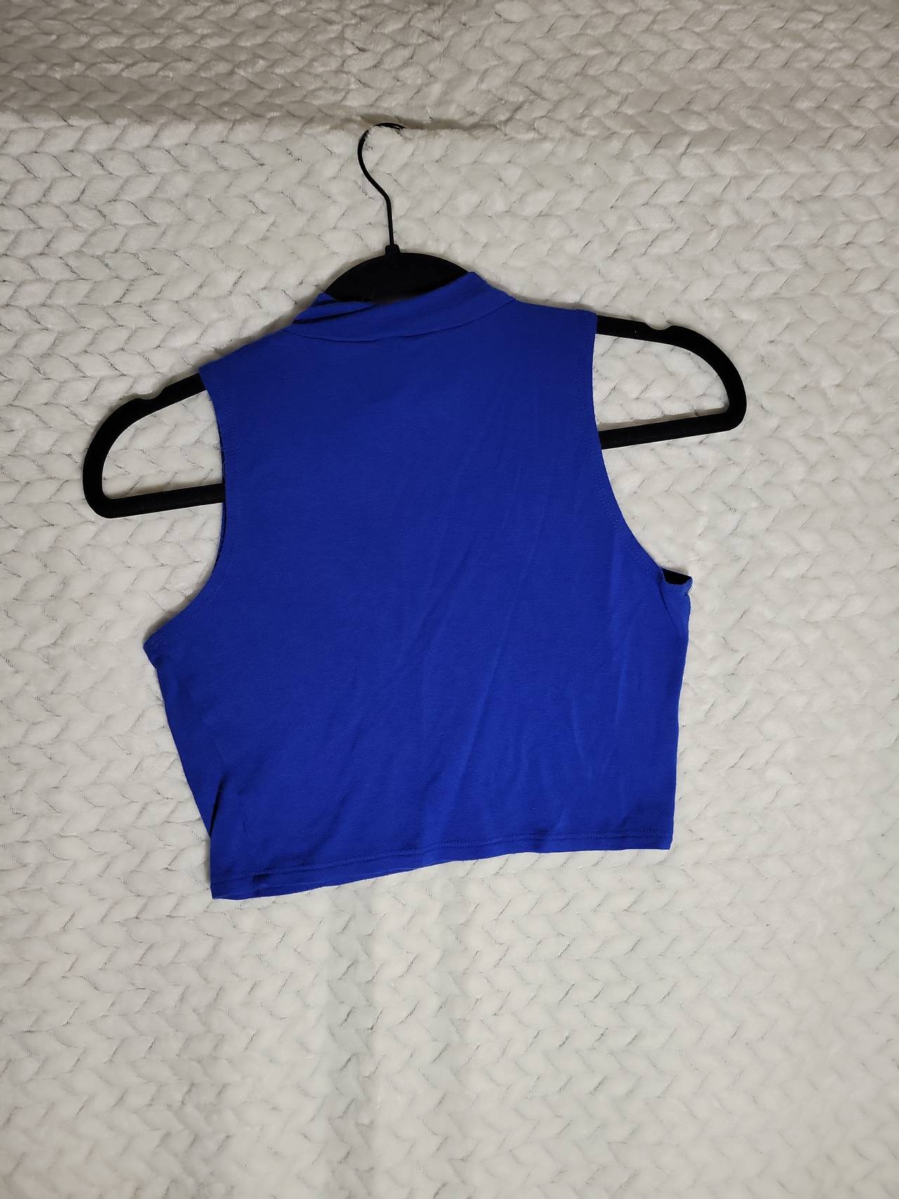 Icy Mock Neck Crop Top sz M