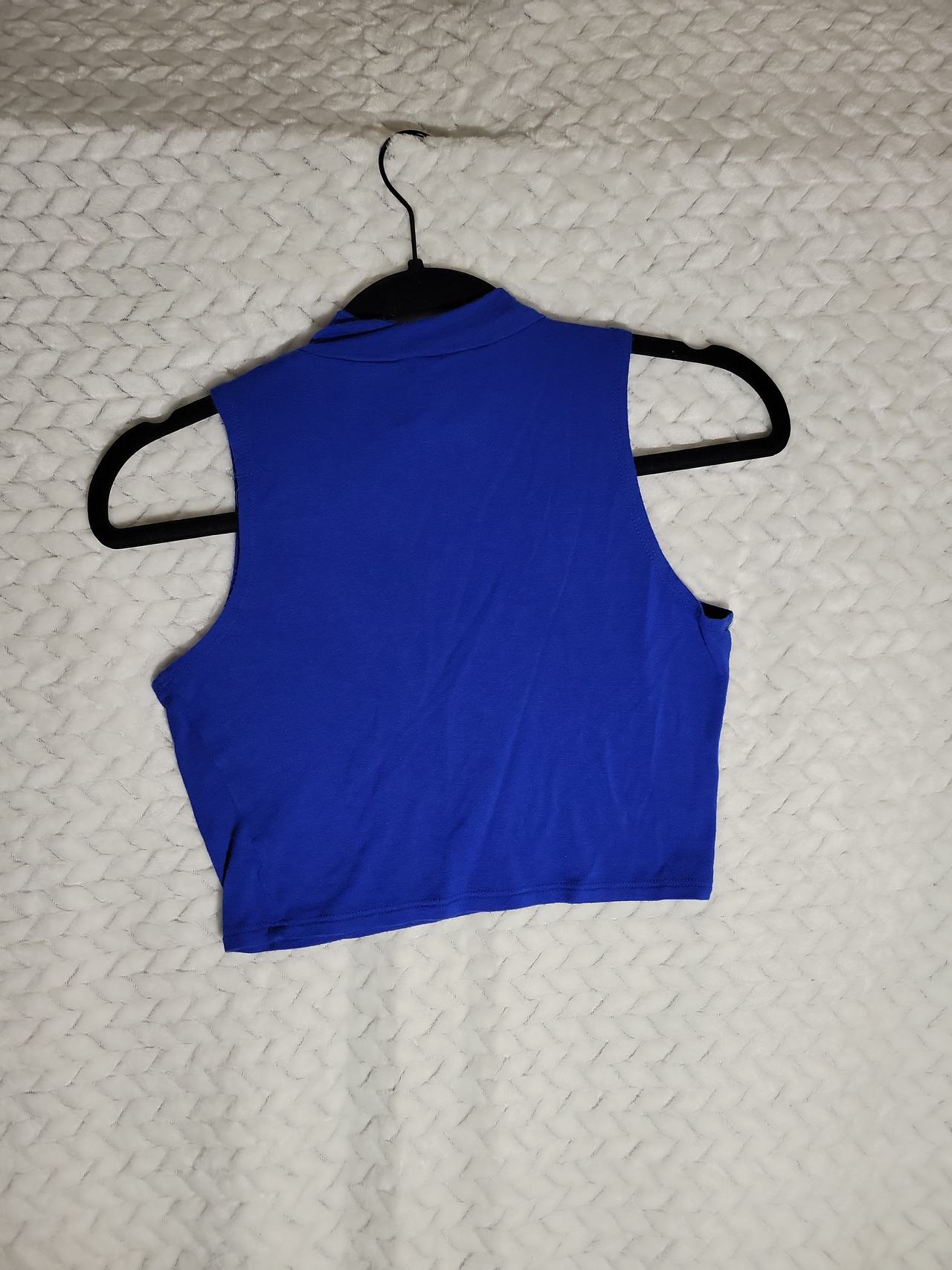 Icy Mock Neck Crop Top sz M
