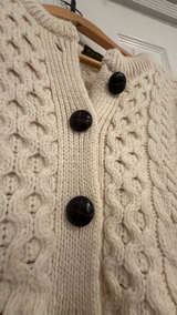 Carraig Donn Vintage Women's Cable Knit Aran Cardigan - Image 2