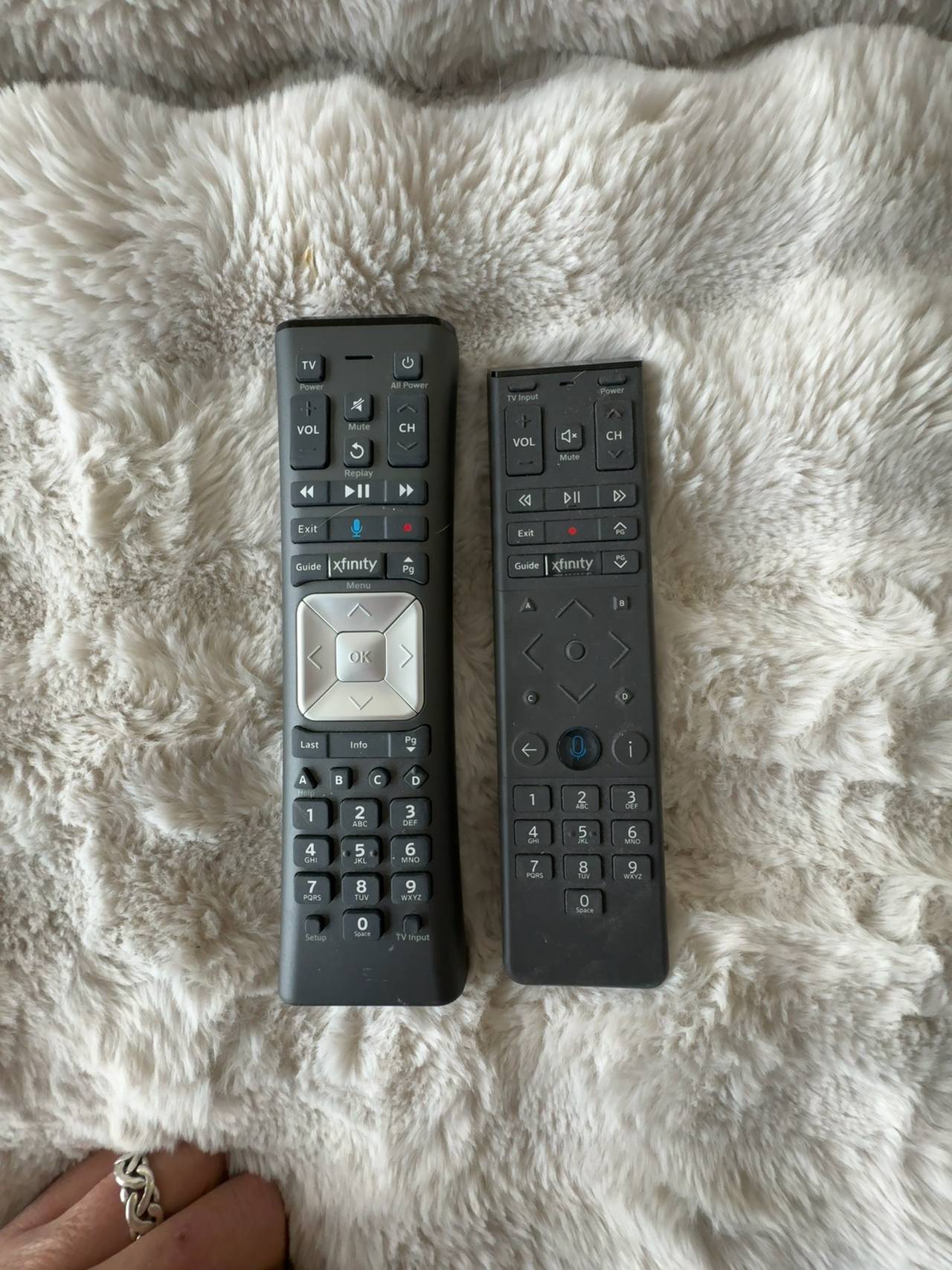2 lot Comcast Xfinity XR11 Voice Remotes