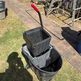 Rubbermaid WaveBrake 35 Qt Black Side-Press Mop Bucket with Wringer - Image 3