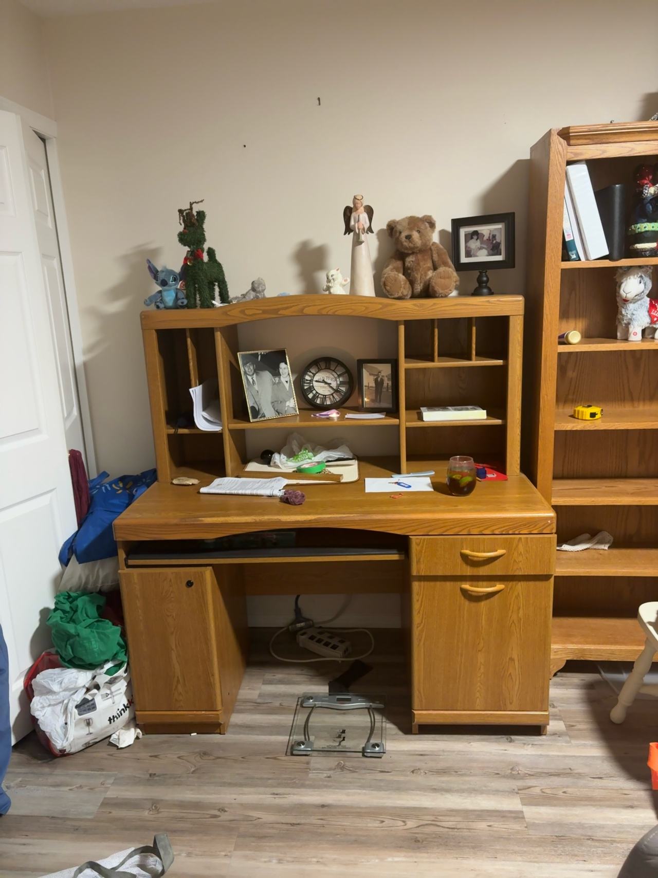 Sauder Orchard Hills Computer Desk with Hutch, Carolina Oak