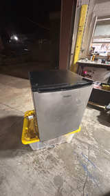 Whirlpool Mini Refrigerator 2.7 cu ft Stainless Steel - Image 2