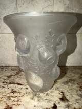 Lalique Saint Francois Art Glass Vase – HAS DAMAGE LOOK AT PICS - Image 5