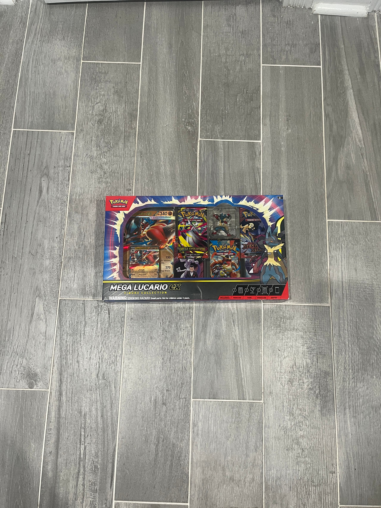 Pokémon TCG: Mega Lucario EX Premium Collection