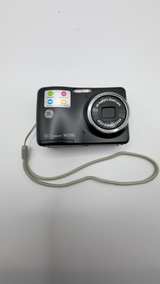GE 10.1 mega pixel W1000
Digital Camera Black - Image 1