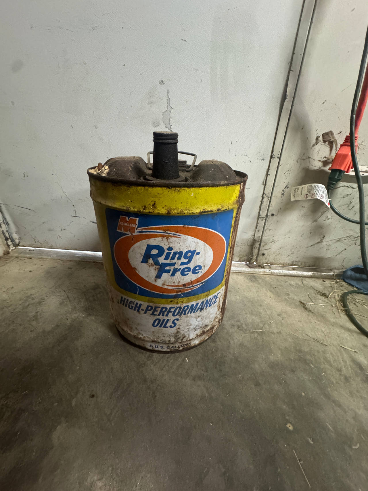 Ring-Free High-Performance Oils Can