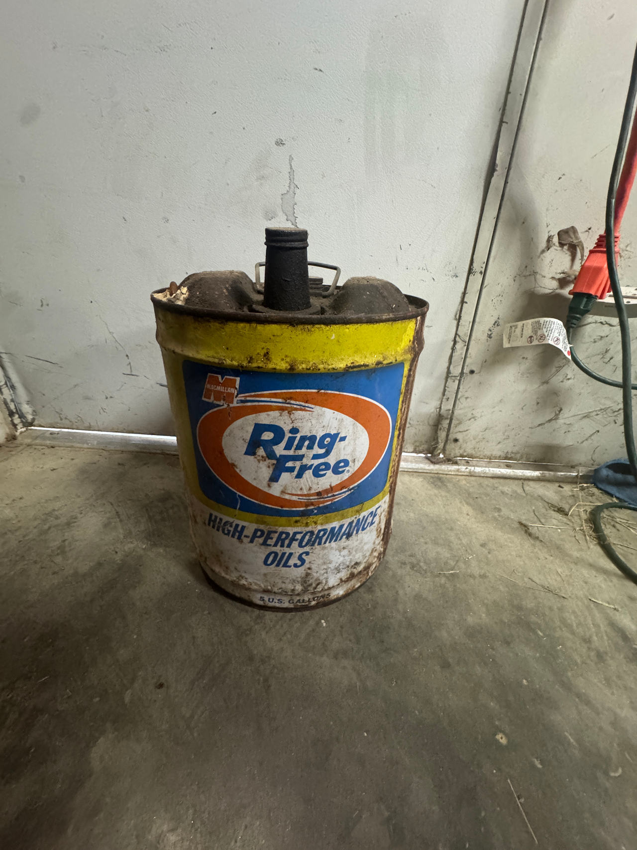 Ring-Free High-Performance Oils Can