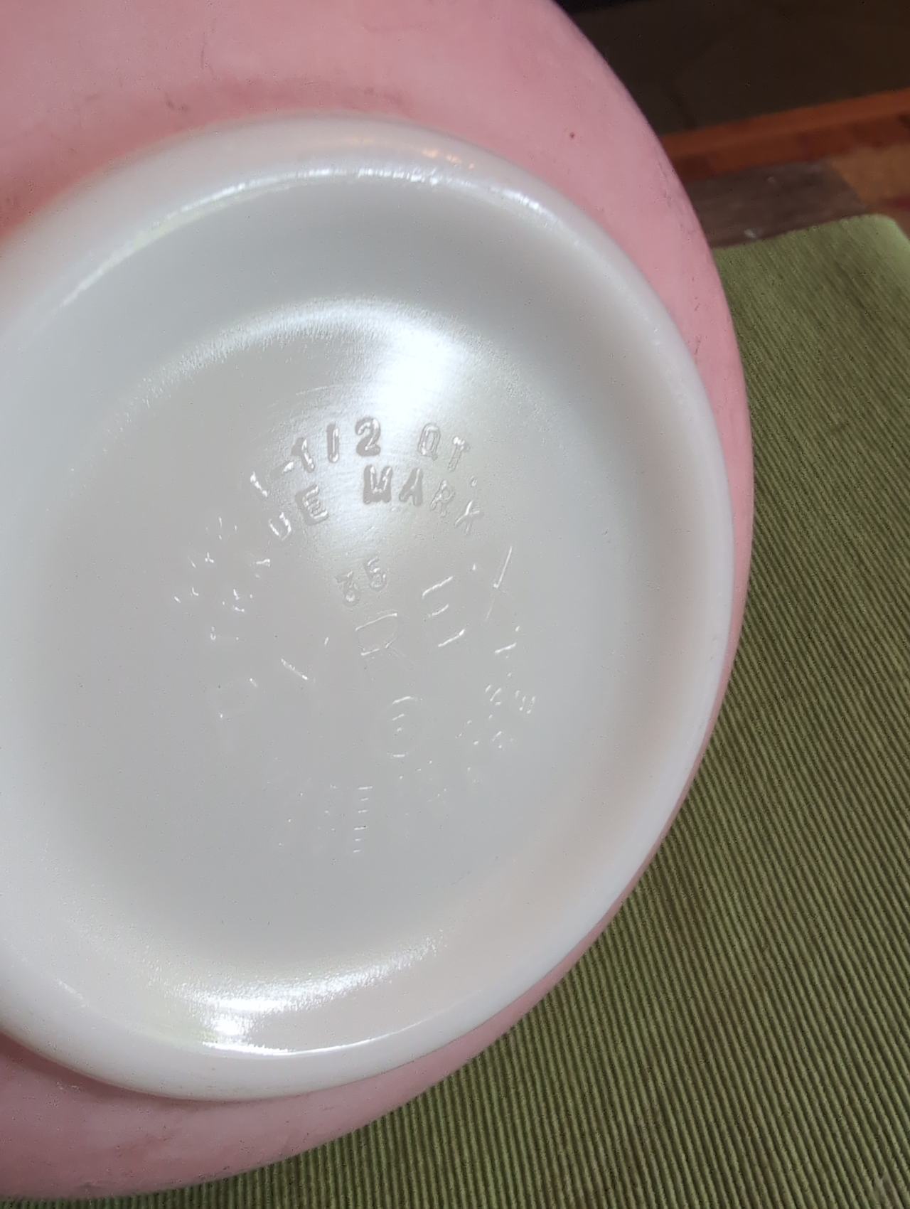 PYREX Gooseberry Pink Cinderella Mixing Bowl 442   1.5 Quart