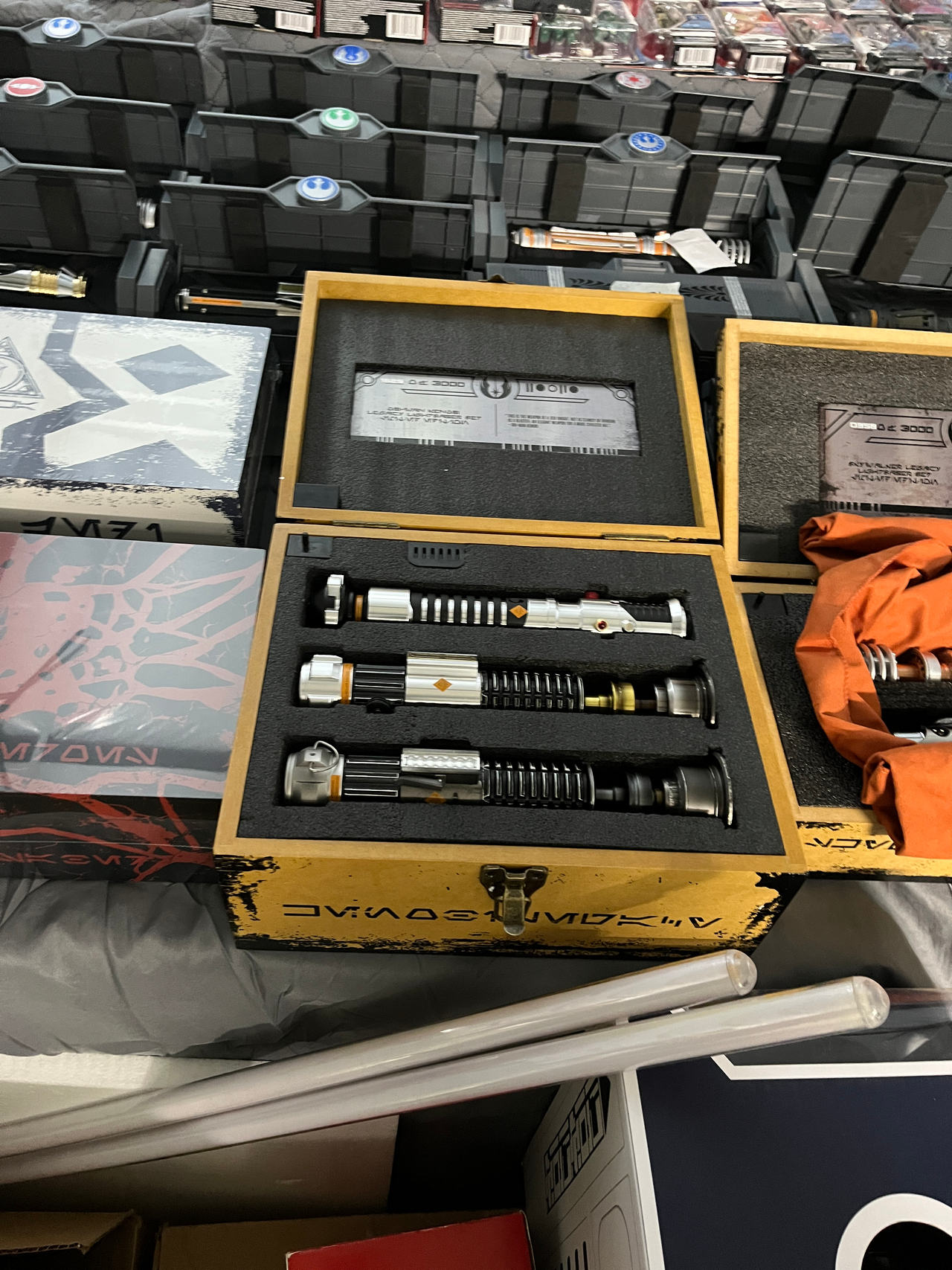 Star Wars Galaxy's Edge Obi-Wan Kenobi Legacy Lightsaber Set Limited Edition