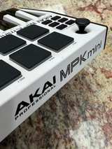 UNTESTED Akai Professional MPK Mini MK3 Laptop Production Keyboard MISSING - Image 2