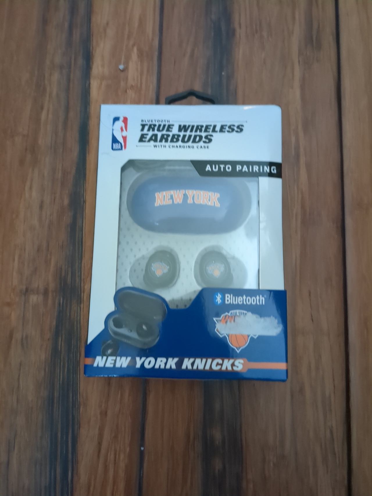 NBA New York Knicks True Wireless Earbuds with Charging Case