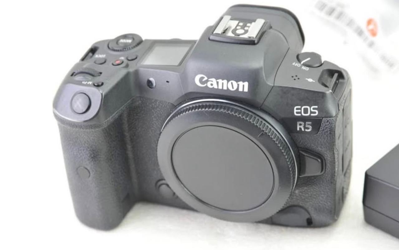 Canon EOS R5 Mirrorless Camera Body