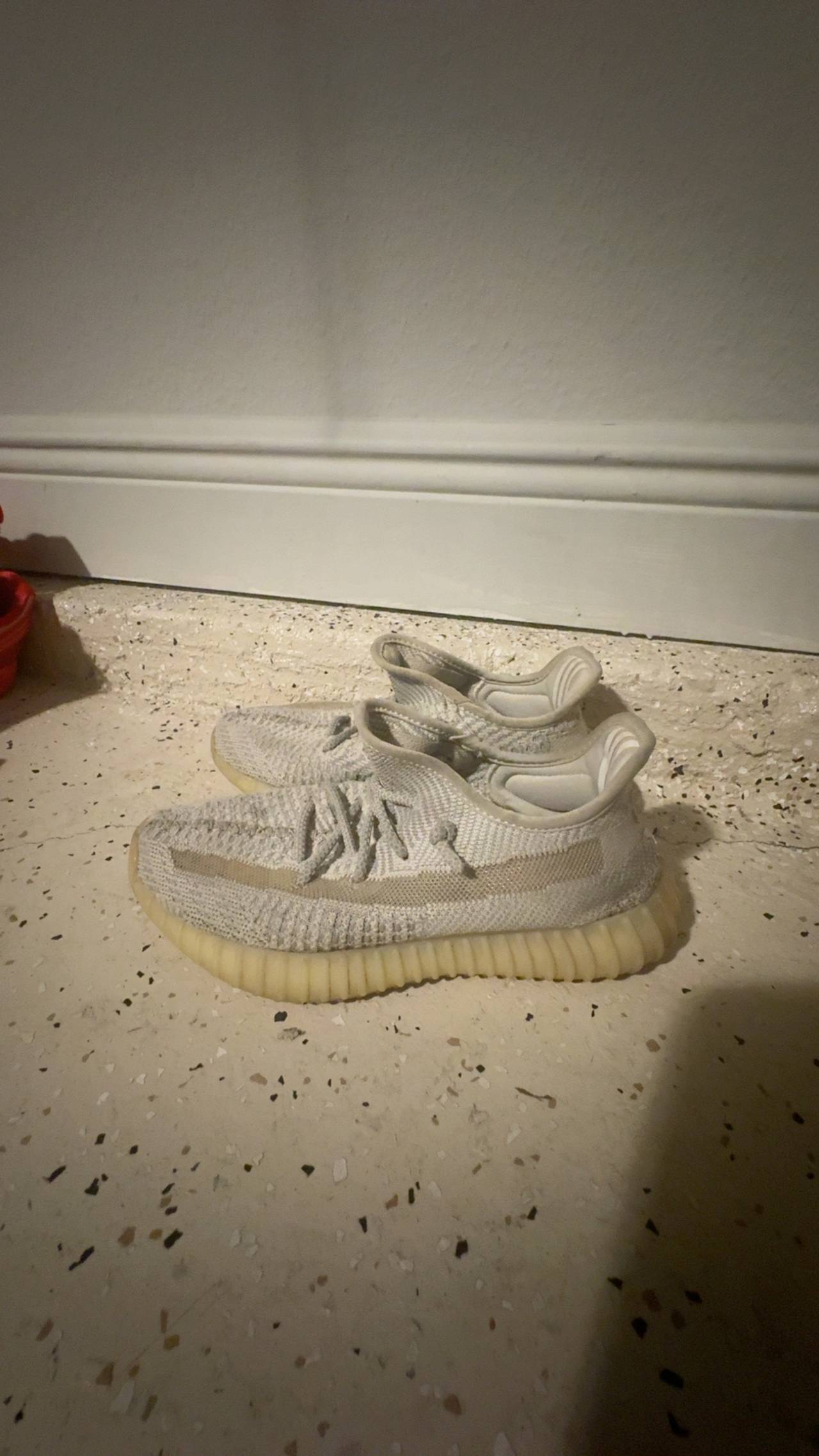 Adidas Yeezy Boost 350 V2 Lundmark. Used size 5 1/2