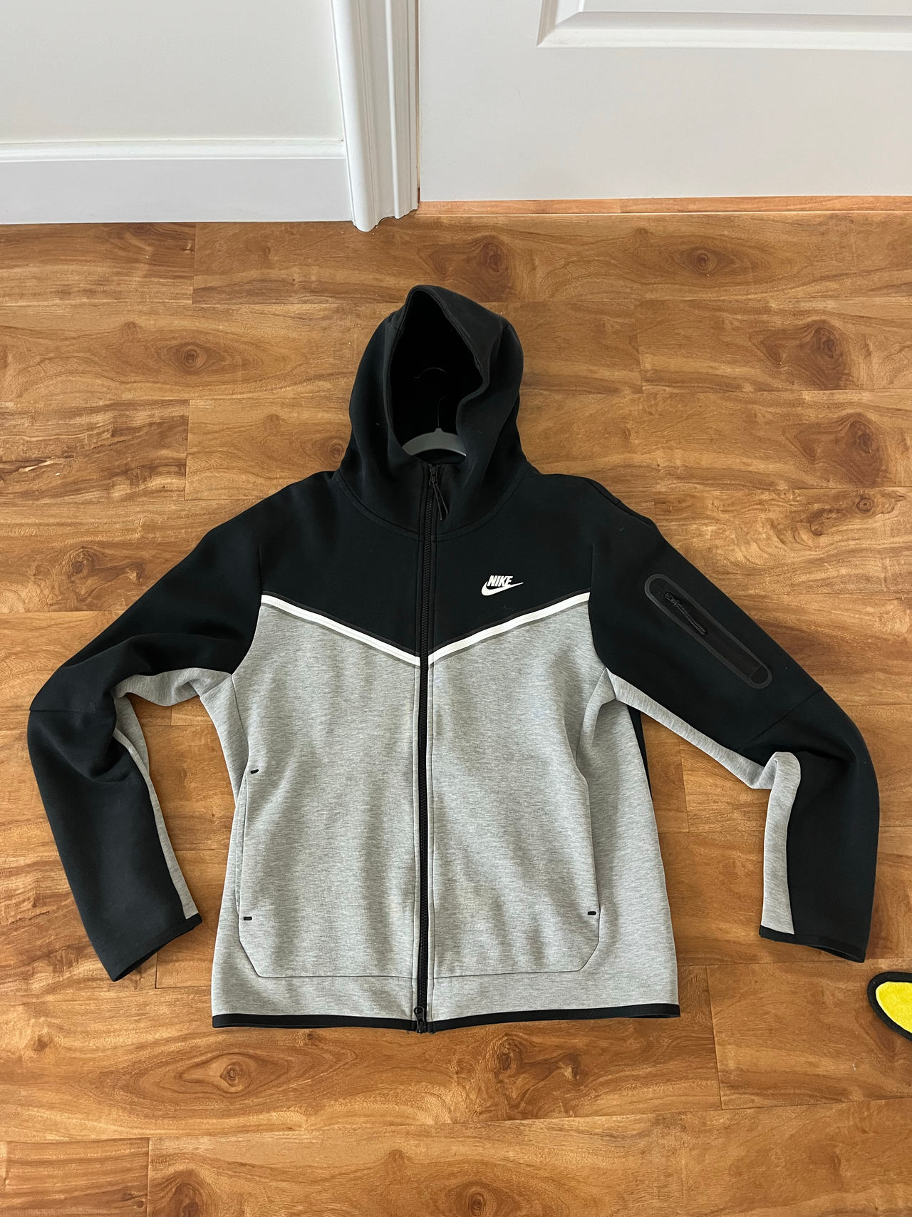 Nike Tech Fleece Full-Zip Hoodie Size Medium Men