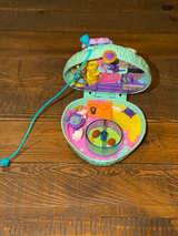 Polly Pocket Hedgehog Cafe Compact - Image 1
