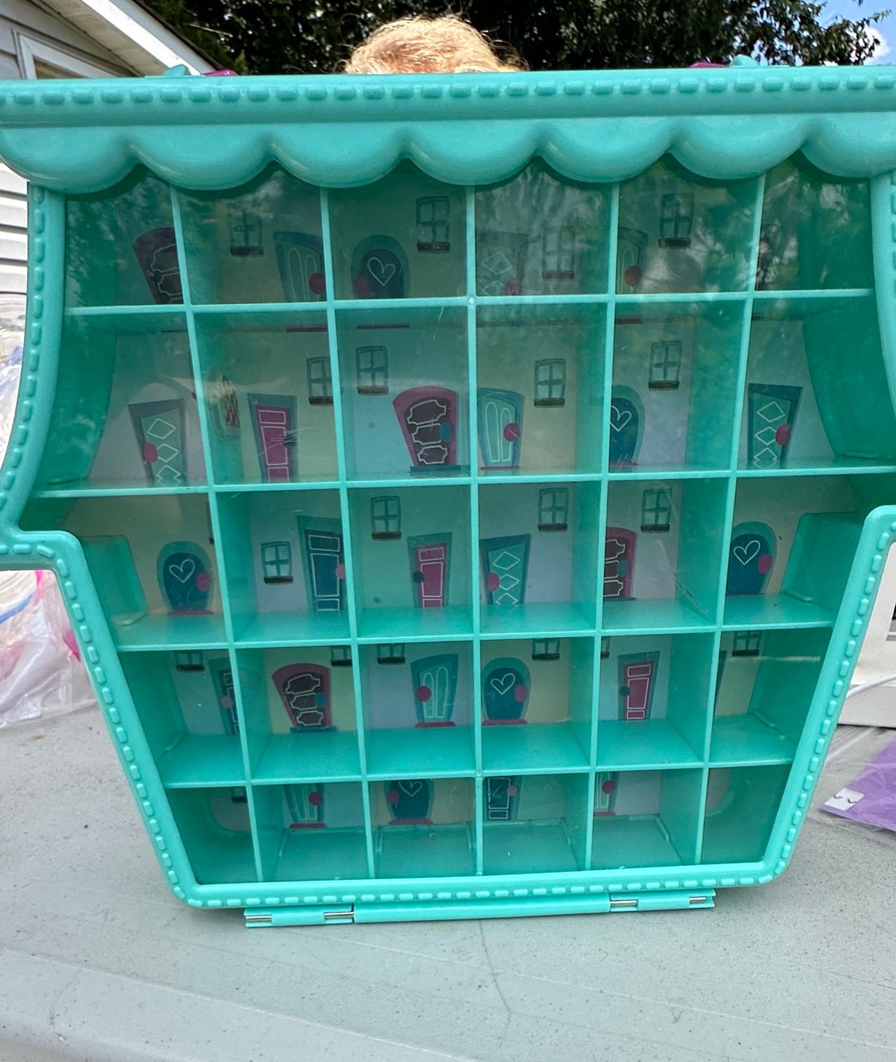 Disney DOORABLES carrying case, turquoise w pink handle