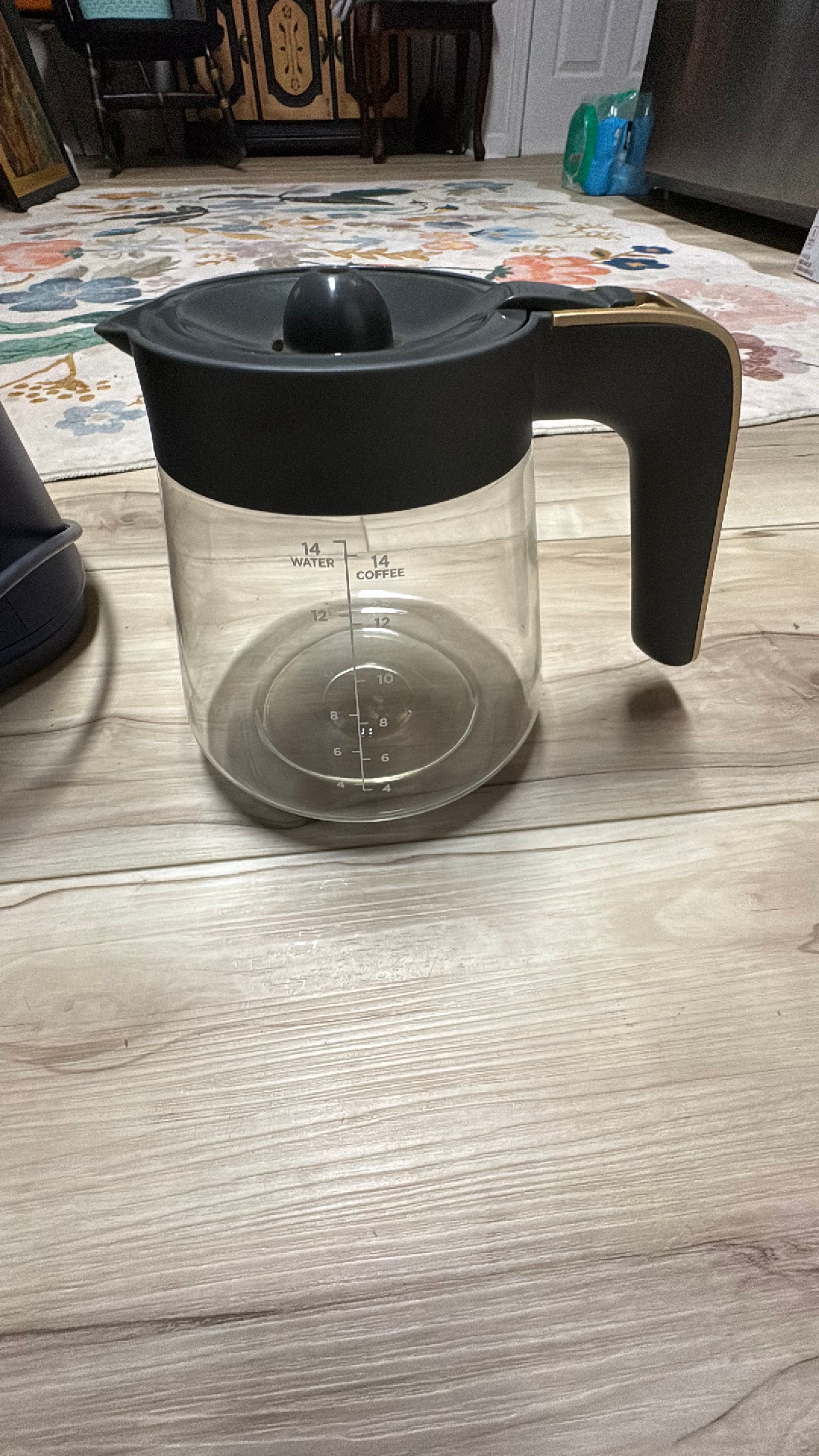 Beautiful 14-Cup Programmable Coffee Maker - Image 4