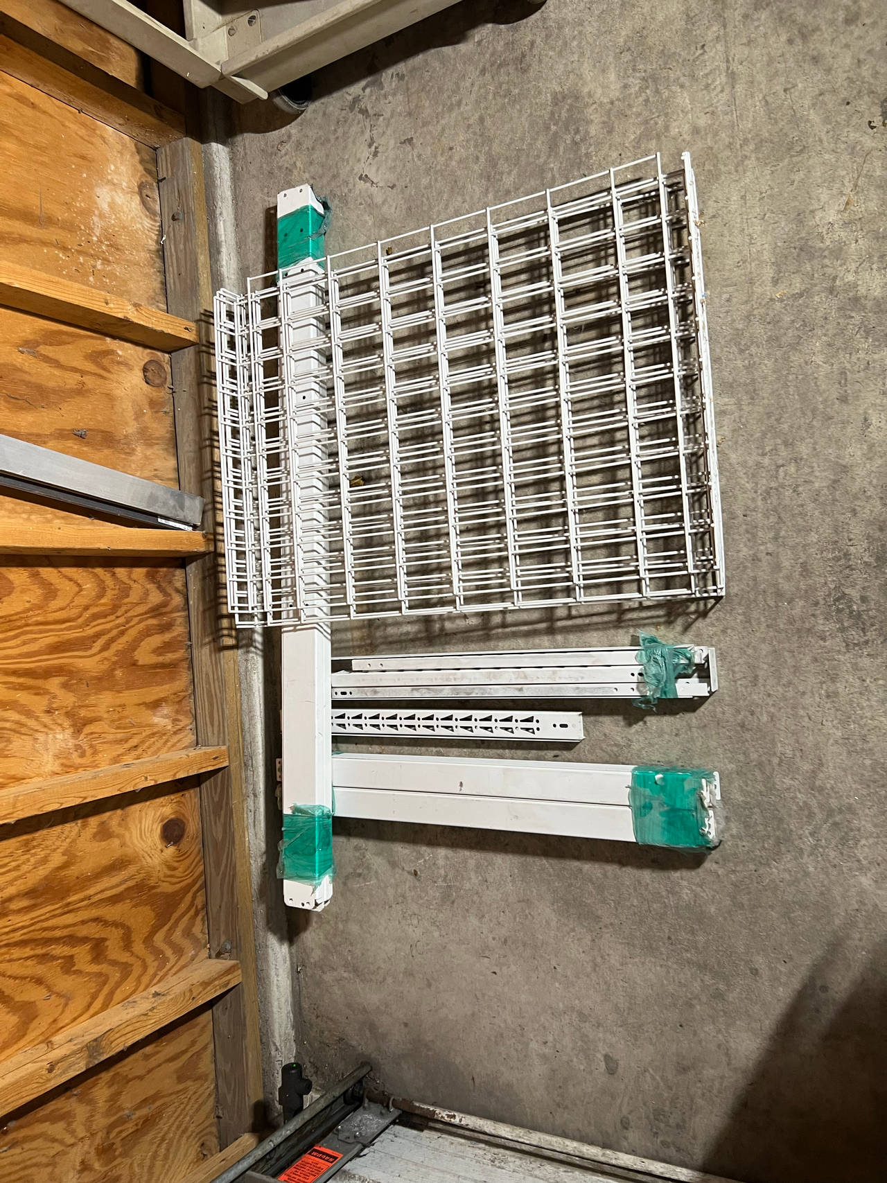 Rubbermaid Wire Shelving Kit