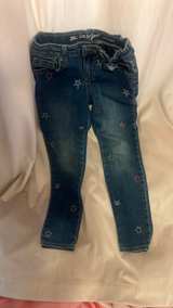 3 piece- Cat & Jack Toddler Girl Star Denim jeans w/ 2 Ruffle Tops. - Image 6