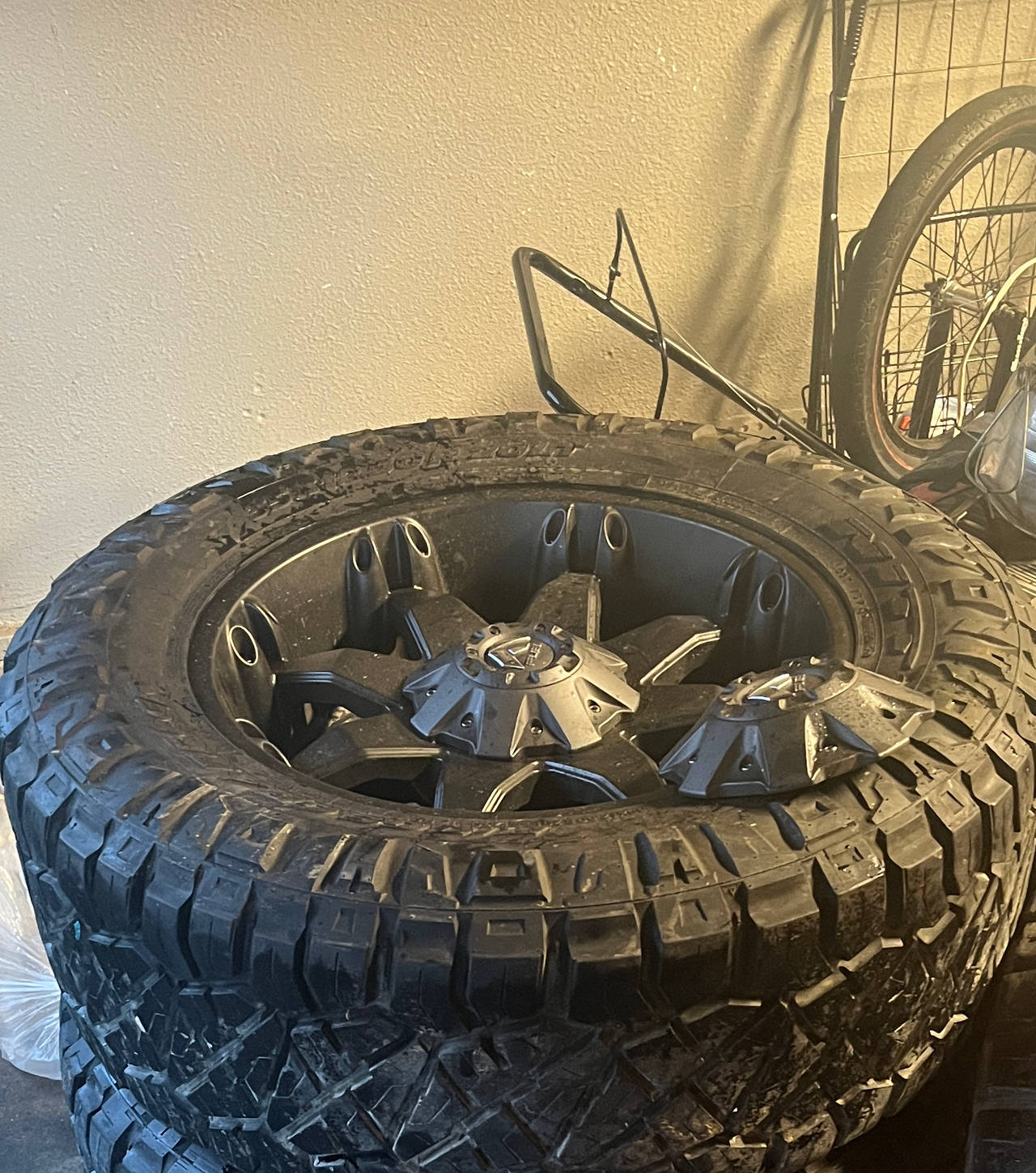 Fuel Off-Road Vapor D560 Wheels with Nitto Ridge Grappler Tires