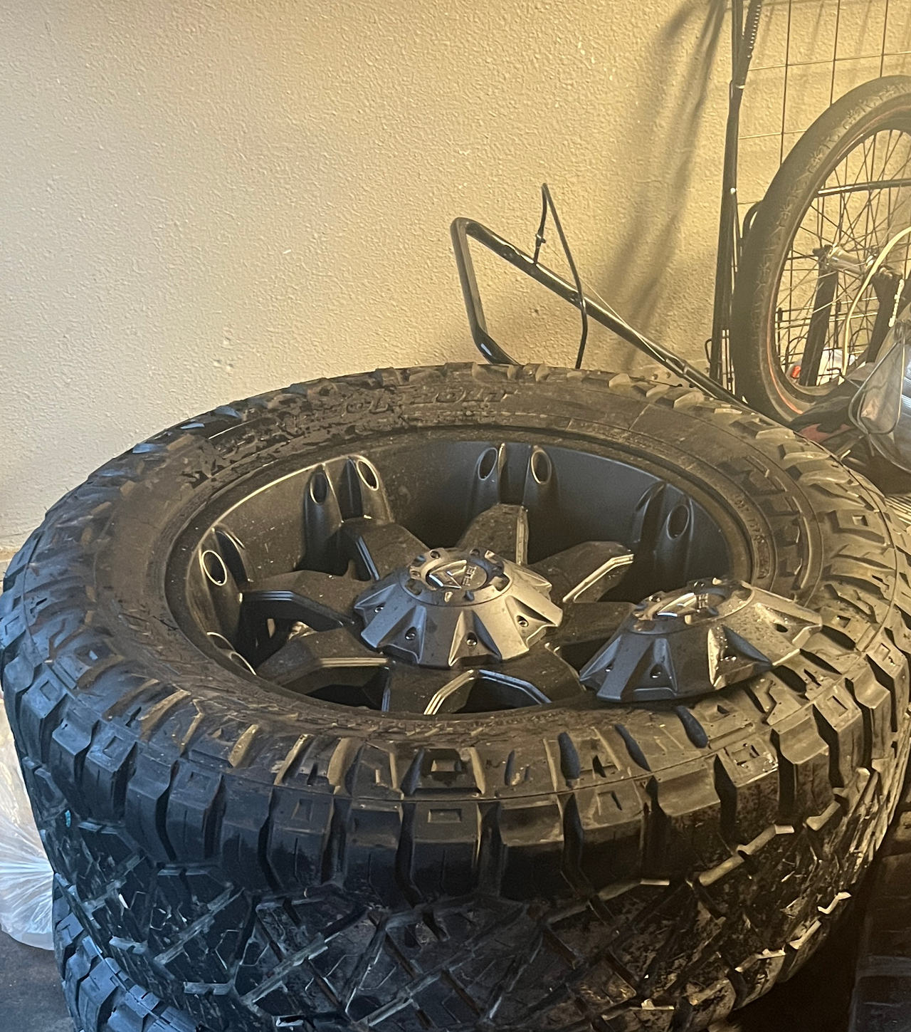 Fuel Off-Road Vapor D560 Wheels with Nitto Ridge Grappler Tires
