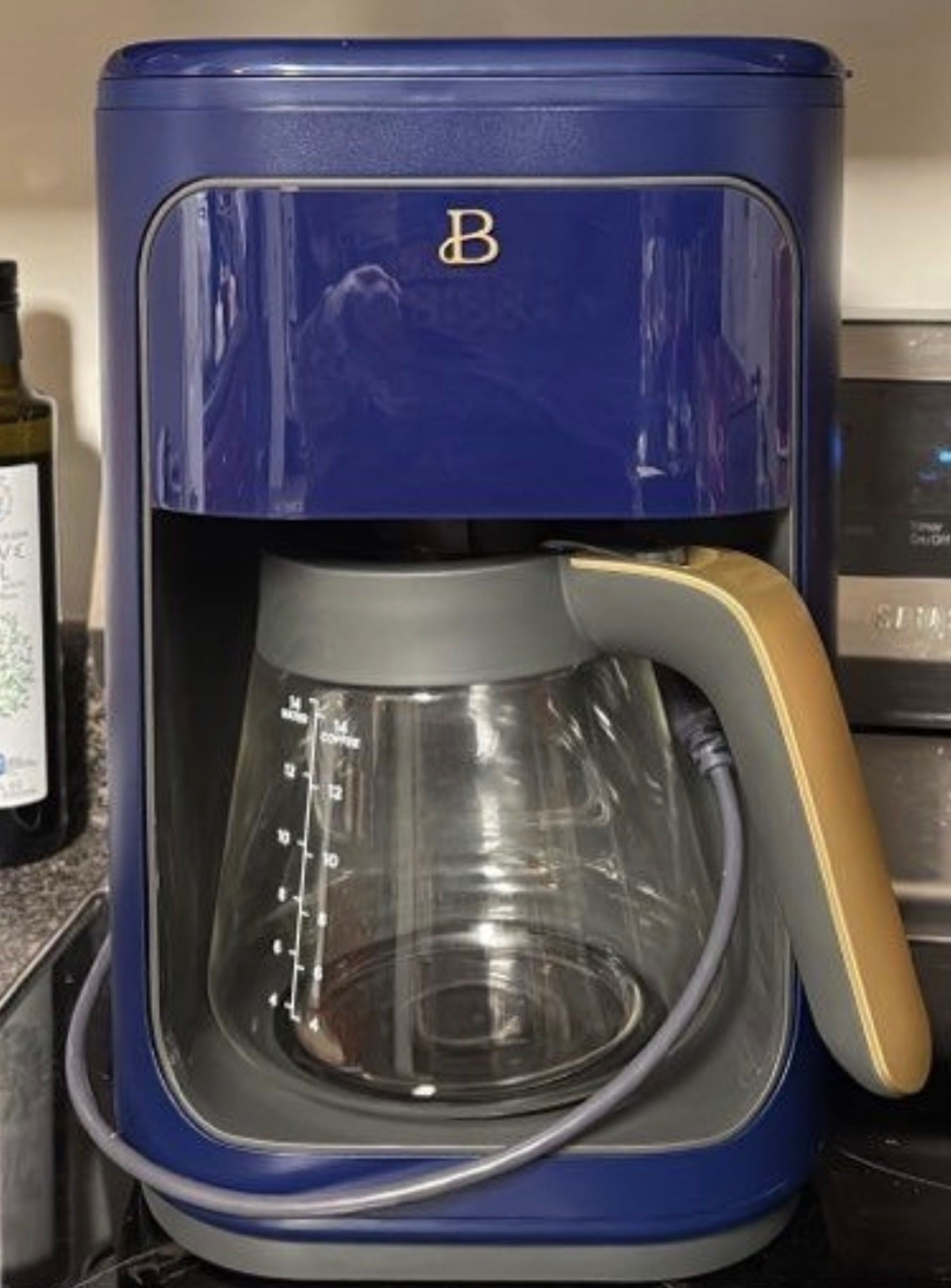 Beautiful 14-Cup Programmable Coffee Maker - Image 6